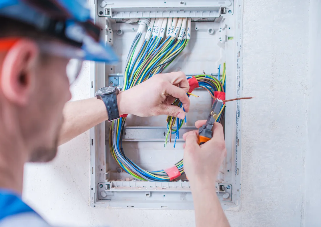 Zašto dolazi do pregaranja osigurača: Opterećenje i dotrajalost instalacija